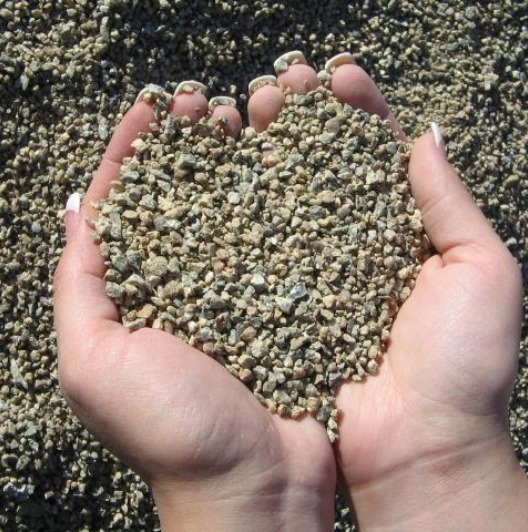 This consistent size rock is washed and very clean. It is not suited for applications where a graded aggregate with multiple sizes is desired. This gradation can be an add on to coarsen up washed concrete sand when desired. This product is also used as a backfill or bedding for underground uses. It is quite popular in the block industry.